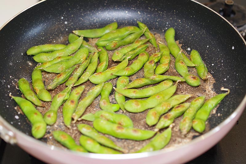 【時短】フライパンを使った枝豆の蒸し焼き方法