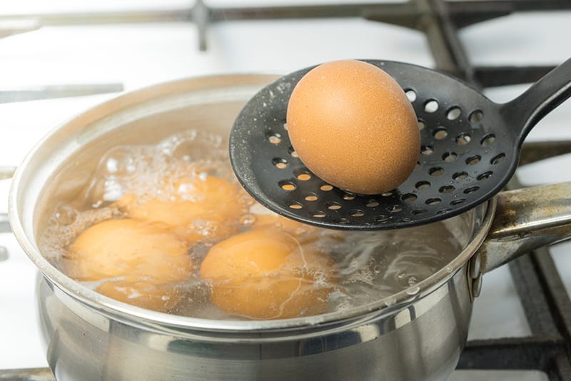 ゆで卵の基本的な作り方【お湯からゆでる場合】