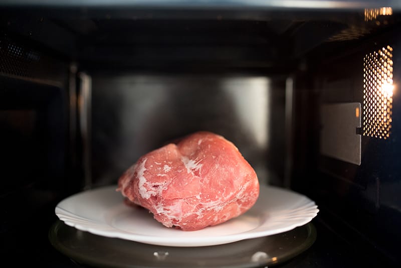 【比較表付き】冷凍肉の解凍方法7選