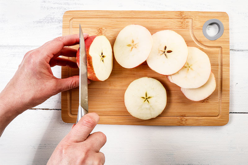 りんごの栄養をしっかり摂れる切り方と食べ方