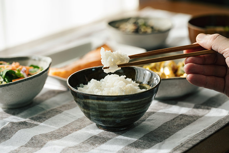 ご飯のカロリーを抑えながら食べるコツ