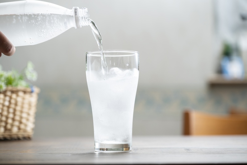 飲みすぎ注意！炭酸水のデメリットと想定されるリスク