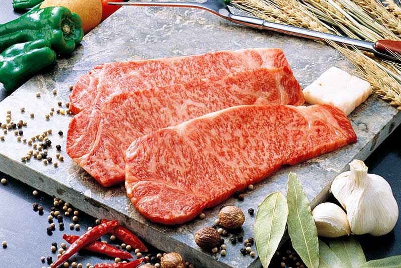 丹精込めて育てた山形ブランドの米と牛肉