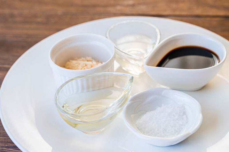身近なお酒と調味料で作るみりんの代用品3選