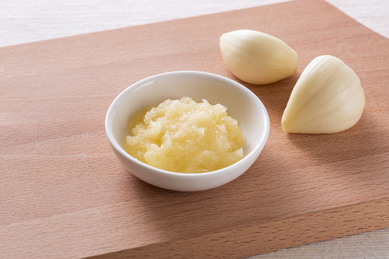 すりおろしやみじん切りのにんにくを保存するには