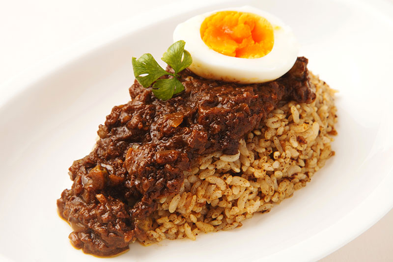 ひと目でわかるドライカレーとキーマカレーの比較