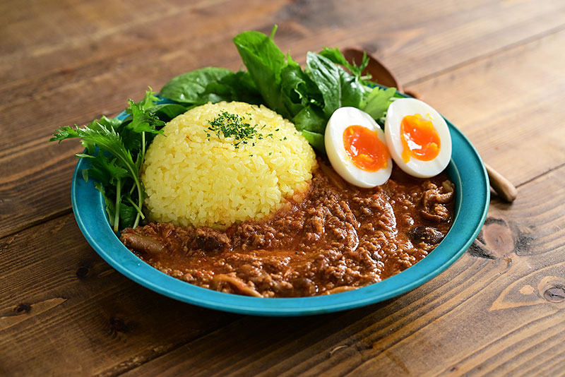 美味しさを引き立てるトッピングと副菜