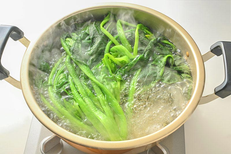【比較】ほうれん草の冷凍方法は「生のまま」と「茹でてから」どっちがいい？
