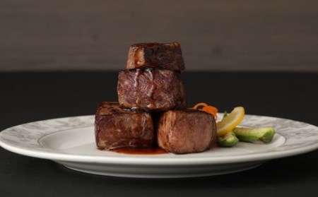 くまもとあか牛・内もも・肉々しい味わい「角切りステーキ」約100g×6パック 合計600g
