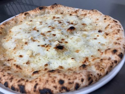 ピザ 本格 石窯焼き こだわり Pizza チーズ クアトロ フォルマッジオ