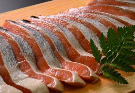 鮭問屋【塩白鮭】切身　天然〈約１kg〉【AA44】