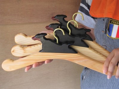 手作り木製ハンガー・ワンコ型【007C-059】