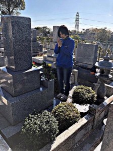 《神戸市内霊園限定》 お花屋さんが行う、お墓参り代行サービス 仏花・写真付き報告書