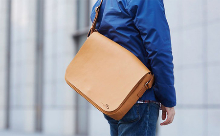 バッグ シンプルな 本革 メッセンジャーバッグ A4 全4色 ビジネス カバン 鞄 ショルダー ビジネスバッグ 革 キャメル