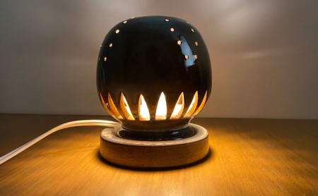 幻の須佐唐津焼　窯元製作陶器ランプ　黒　カーブ　電球色LED