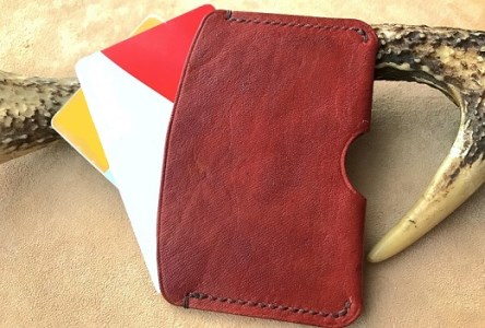 鹿革のカードケース -赤-（シンプル小さめ）革小物 レザー 定期入れ パスケース 免許証カバー【R00591】