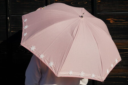 雪華模様の刺繍入り日傘（晴雨兼用・サイズ50ｃｍ・UV加工・麻50％綿50％）カラー：ピンク