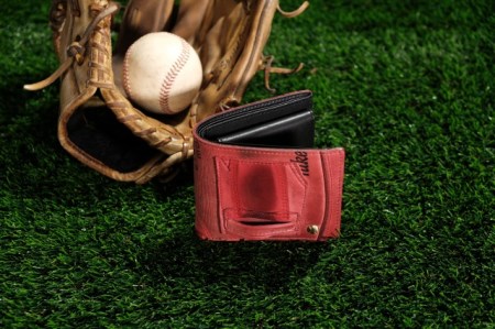 【二つ折り札入】思い出の詰まった野球グラブからつくる「野球財布（ヤキュウウォレット）」