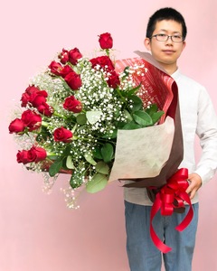 《記念日に届くお花シリーズ》赤バラの花束 21本「あなただけに尽くします」
