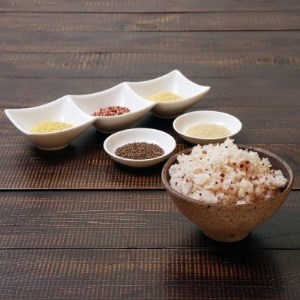 雑穀セット(5種類) とお米(コシヒカリ・2kg)【1085602】