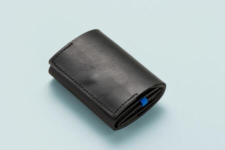 colmミニ財布　ブラック　独自構造のコンパクトな本革財布
